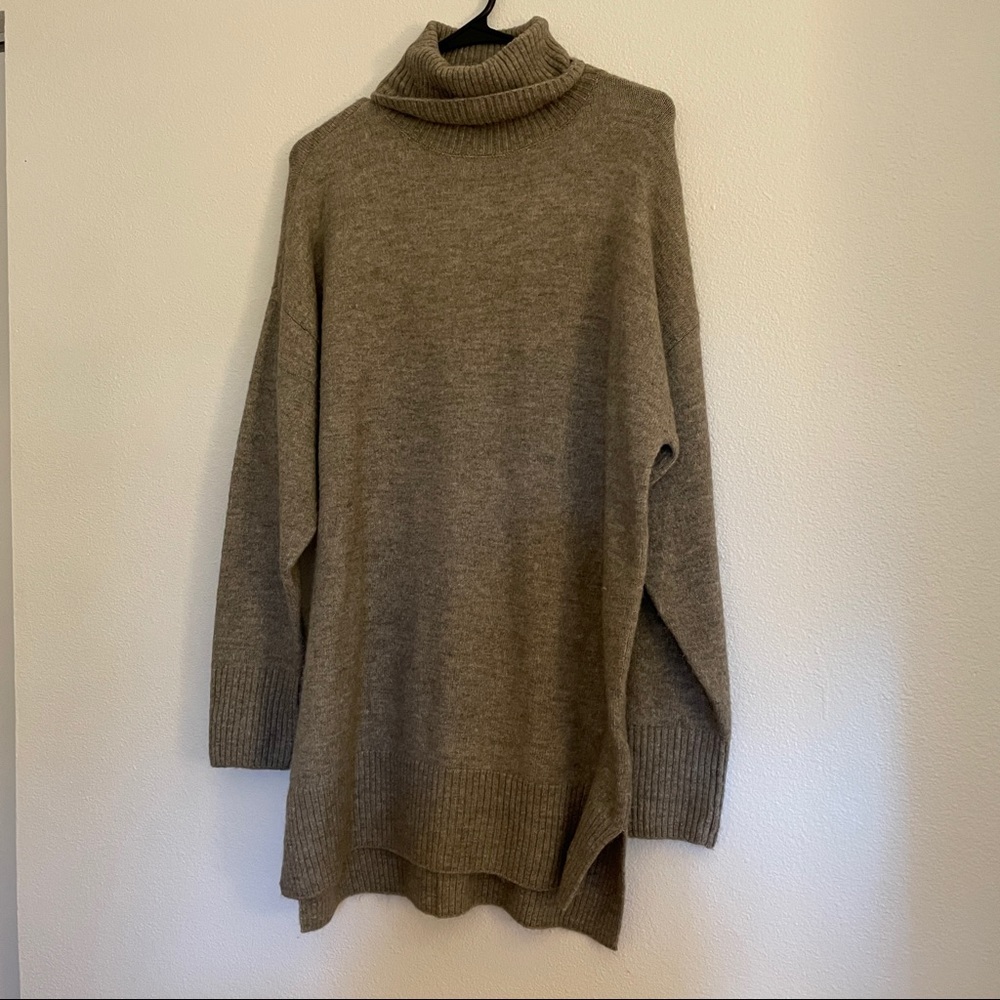 H&M Long, Oversized Turtleneck Sweater Brown